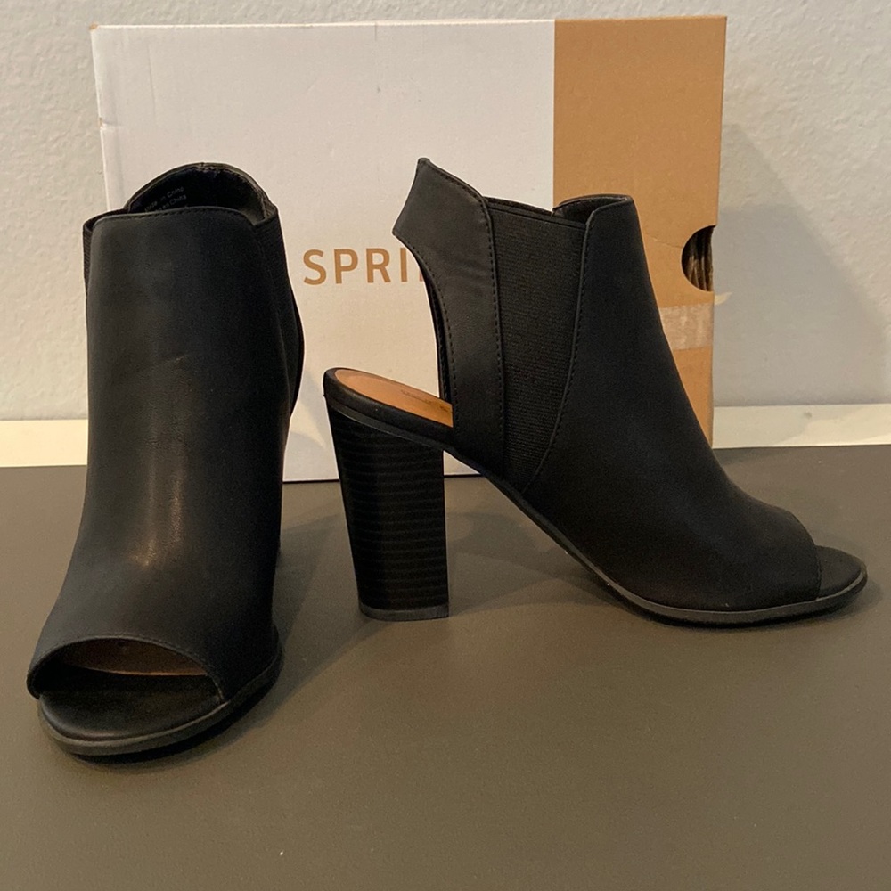 Aldo Black heels. Gently worn. Size 6